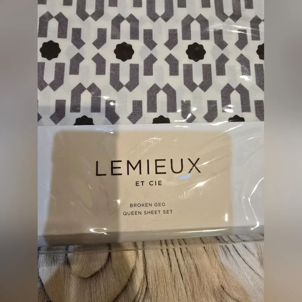 LeMieux Gray and White Patterned Sheet